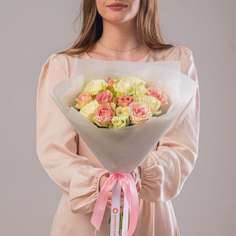 Классический букет 15 роз