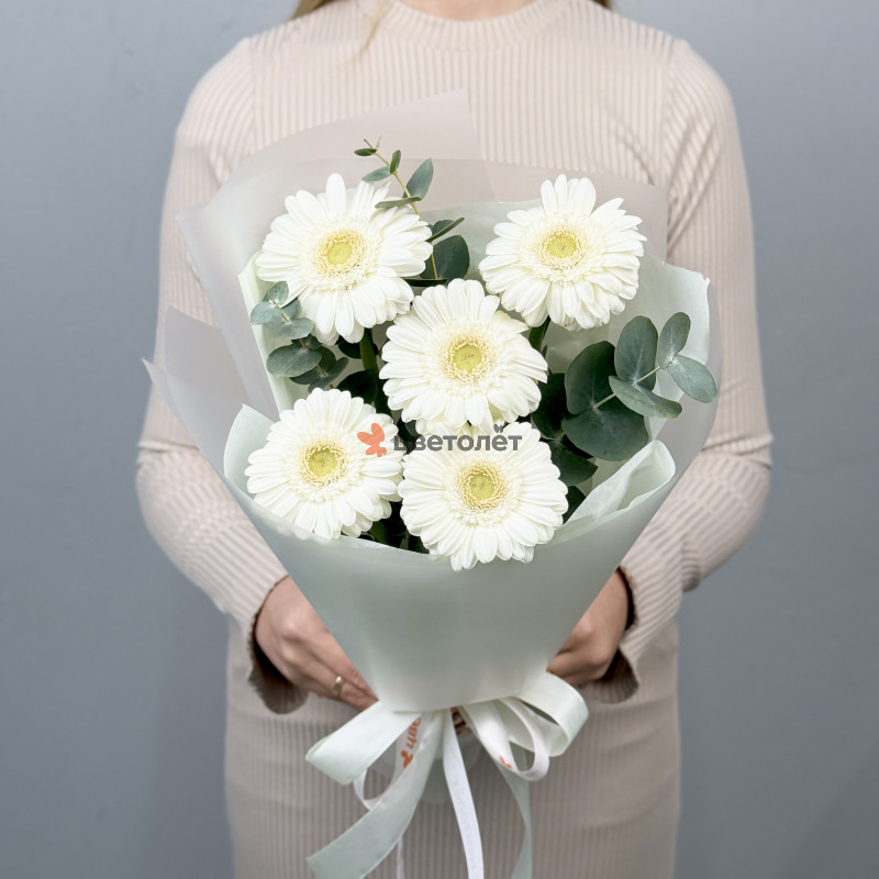 Букет из 5 гербер с эвкалиптом