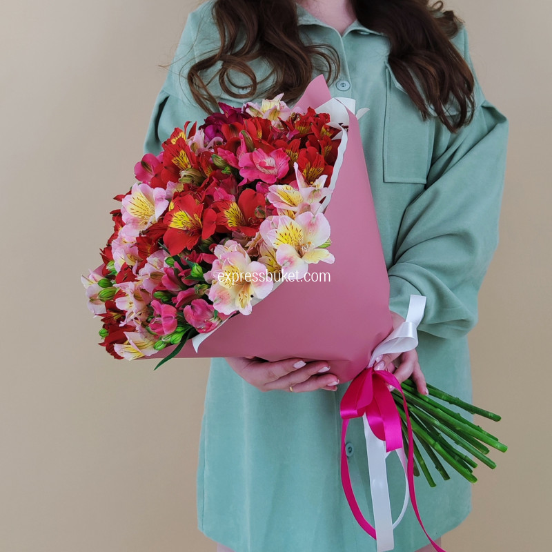 Букет ярких альстромерий